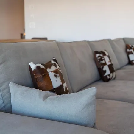 Le Refuge 2 - Access - Close To Lift