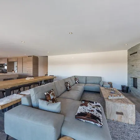 Le Refuge 2 - Access - Close To Lift