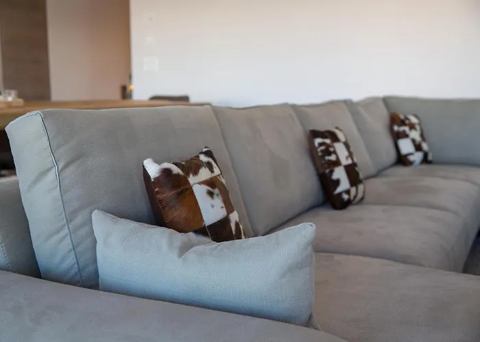 Le Refuge 2 - Access - Close To Lift