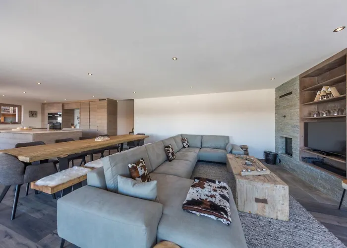 Le Refuge 2 - Access - Close To Lift